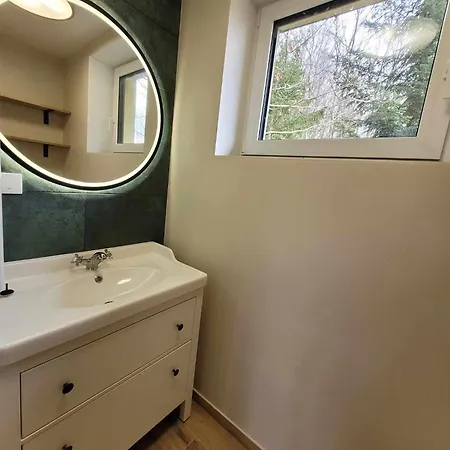 Semesterbostad Pod Debami